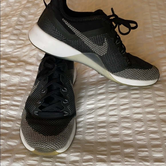 Nike zoom dynamic trainers. Black, white, and grey - Picture 2 of 11